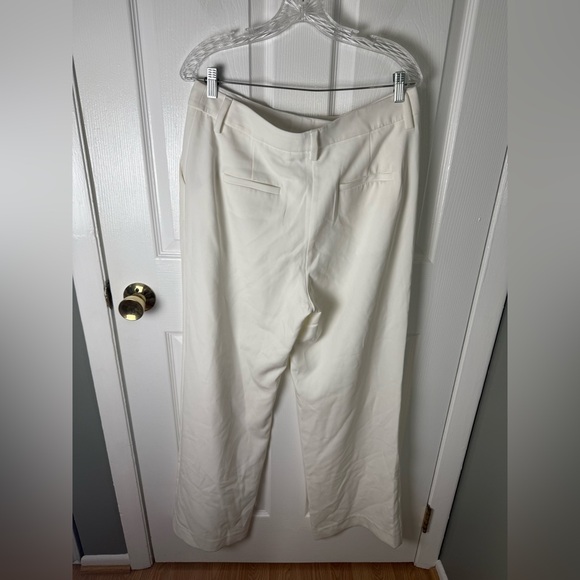 Reformation Auggie Pants in Ivory 10 - Picture 5 of 11
